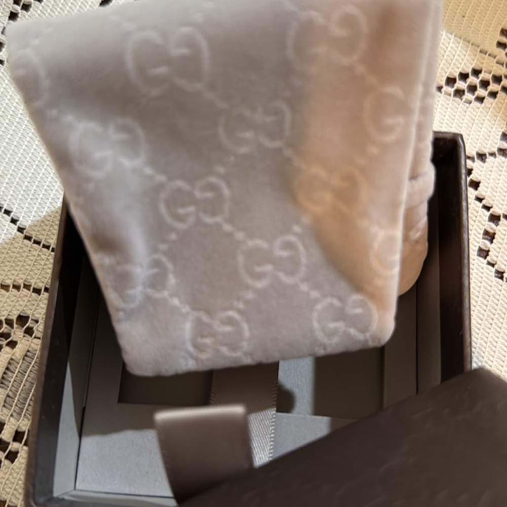 Gucci Silver Band Rings with Engraved Designs - Picture 13 of 14